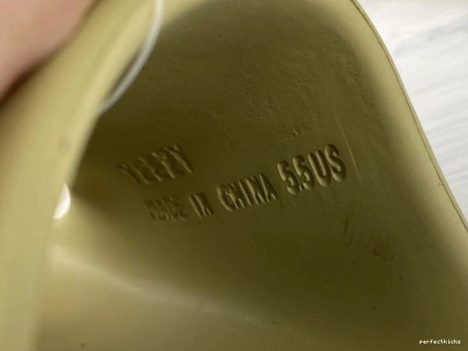 'Resin' Yeezy Slides FX0494 Adidas 0716